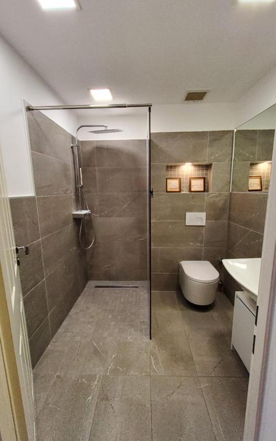 3 Zimmer Wohnung - Keine Party Wohnung ! 6 Personen デュッセルドルフ エクステリア 写真