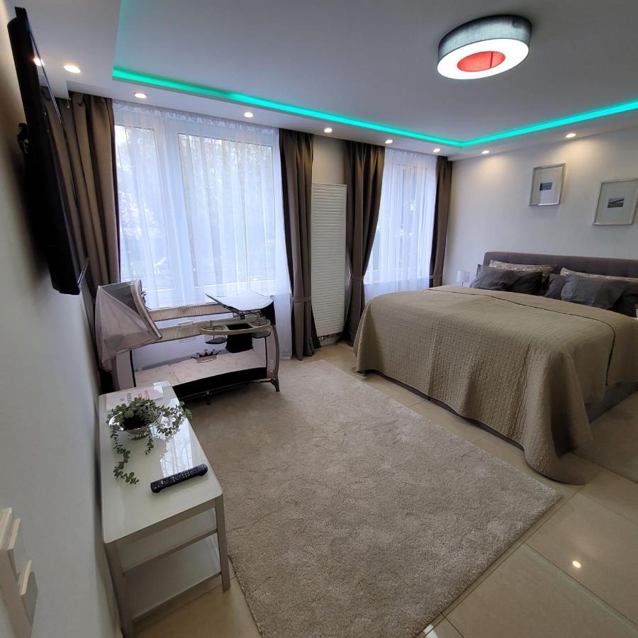 3 Zimmer Wohnung - Keine Party Wohnung ! 6 Personen デュッセルドルフ エクステリア 写真